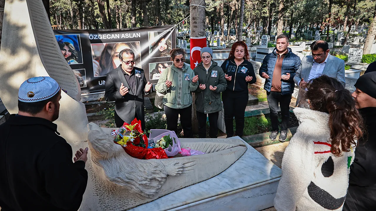 Vahşice katledilmişti! Özgecan Arslan ölüm yıl dönümünde dualarla anıldı 