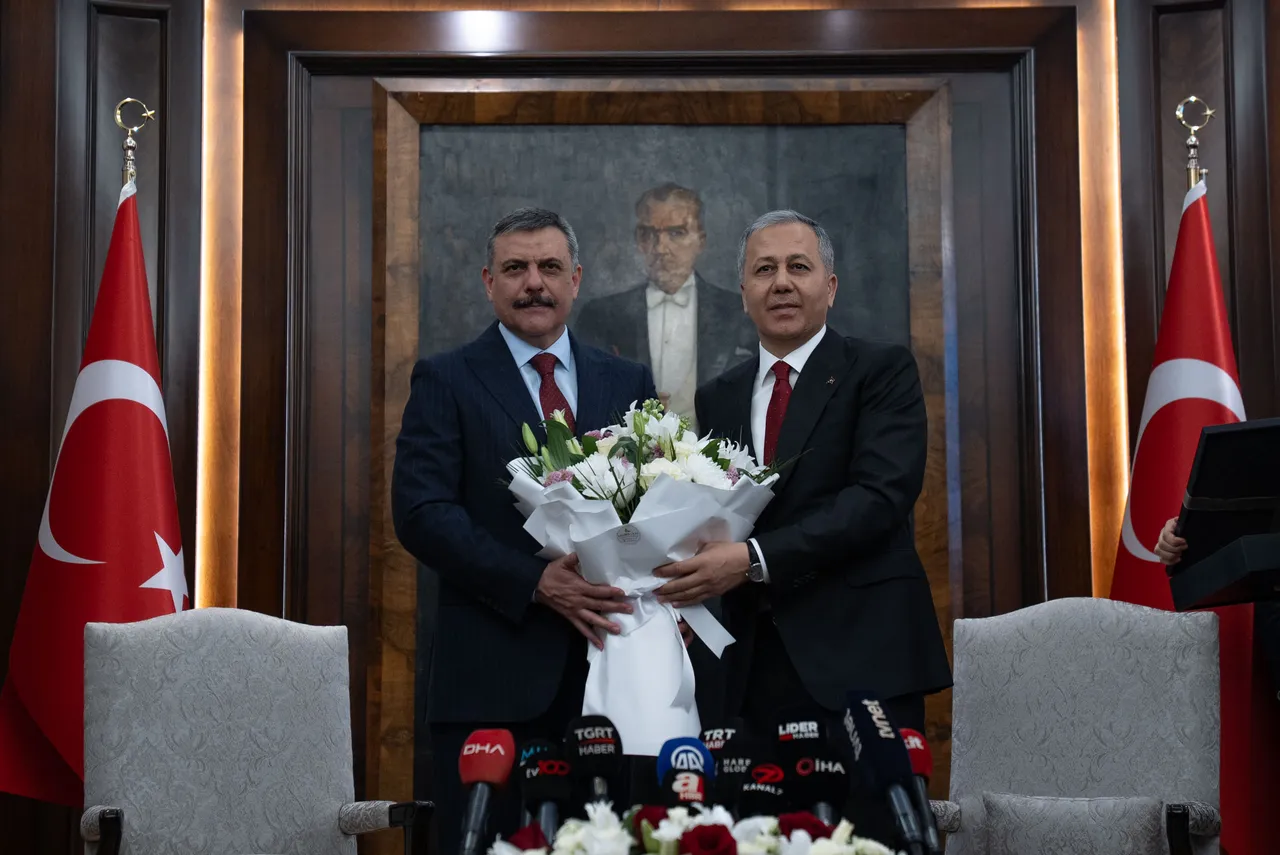 Yeni bakanlara provokasyon! CHP'li vekillerin yuhalamaları altında yemin ettiler