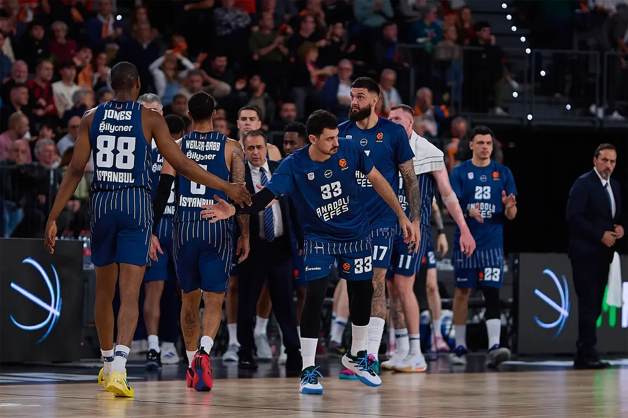 Anadolu Efes-Virtus Bologna basketbol maçı hangi kanalda, saat kaçta? EuroLeague heyecanı bu akşam!