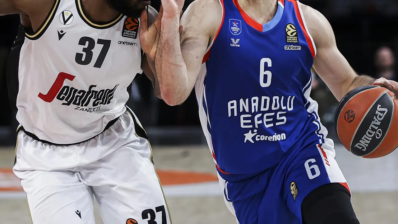 Anadolu Efes-Virtus Bologna basketbol maçı hangi kanalda, saat kaçta? EuroLeague heyecanı bu akşam!