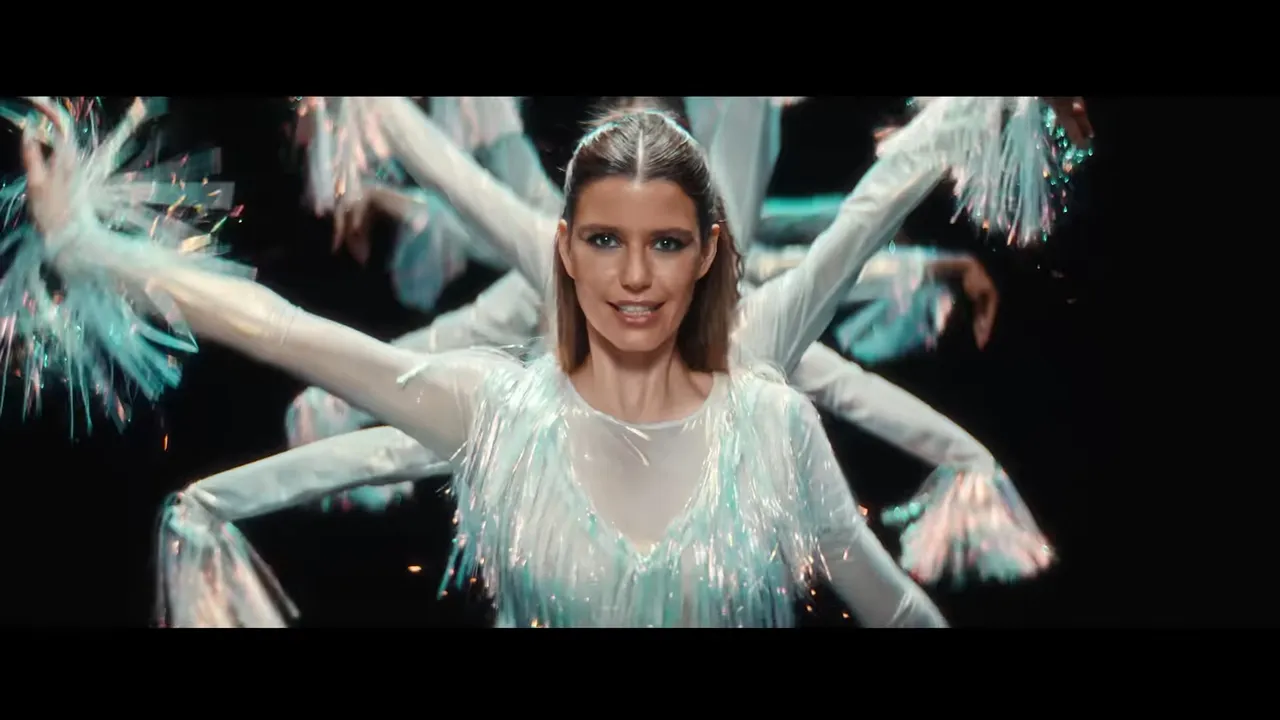 Beren Saat müzik dünyasına girdi, sosyal medya karıştı! “Sen Bihter Ziyagilsin, kendine gel”