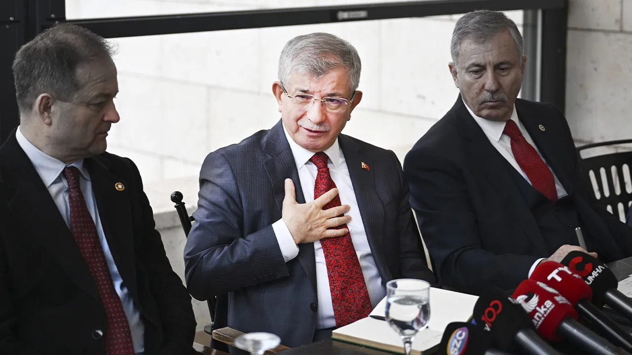 Davutoğlu'ndan ittifak açıklaması: Üçüncü bir yola ihtiyaç var