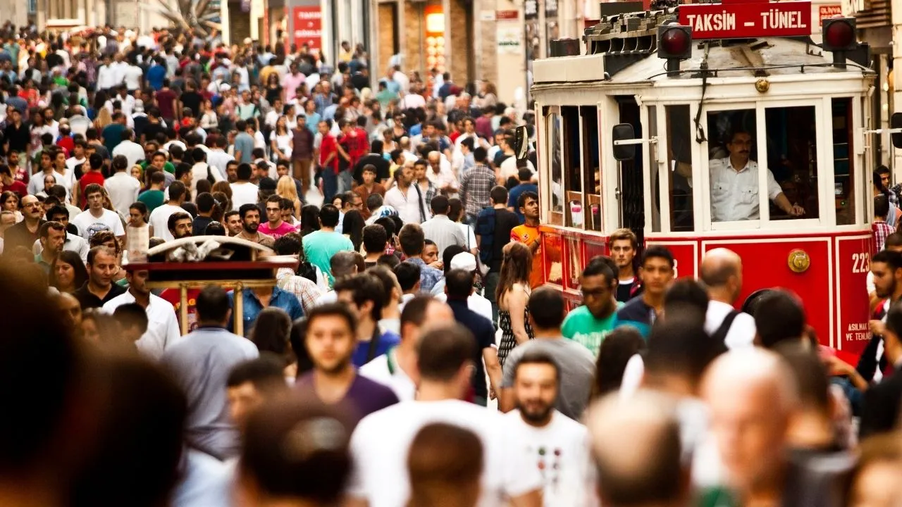 Evdeki nüfus 1 kişi eksildi! İşte hane halkı sayısı yüksek ve düşük iller