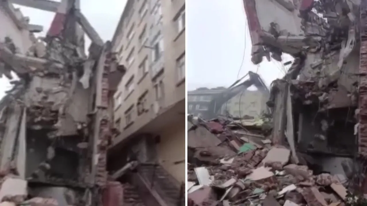 Yıkımı yapılan bina, yanındaki binanın üzerine devrildi