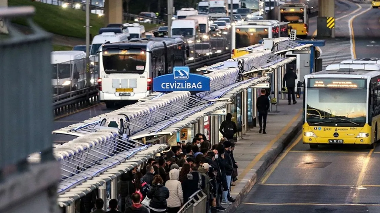 İstanbullulara kötü haber! Otobüs, metro, metrobüs, minibüs, vapur, taksi... İBB'den toplu ulaşıma zam talebi