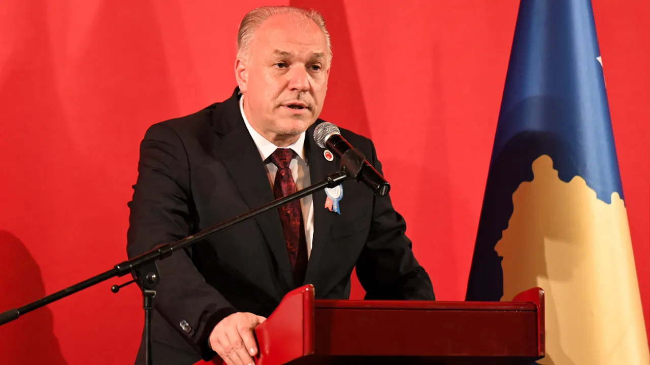 Kosova'da tarihi an! İlk kez bir Türk, başbakan yardımcısı oldu