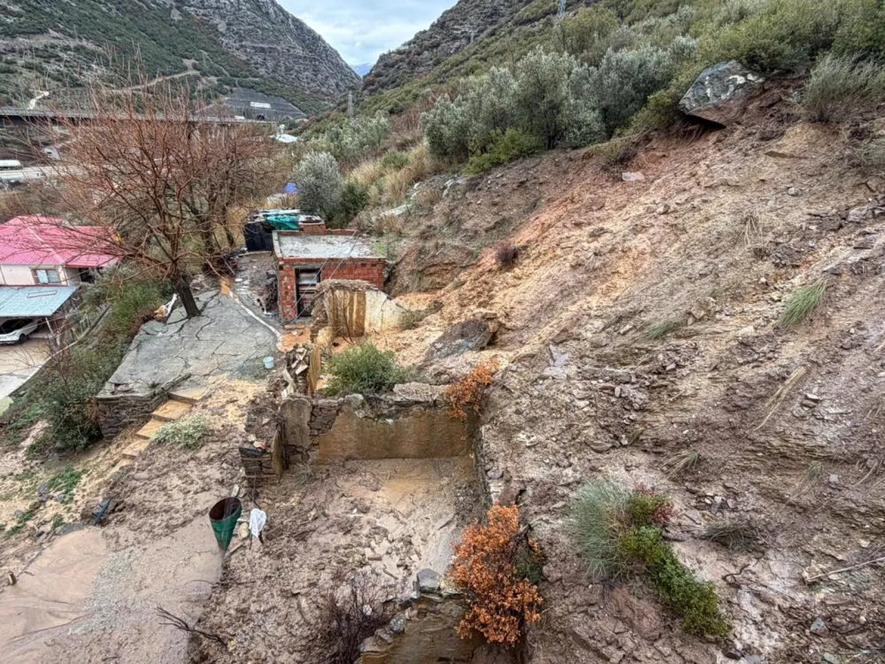 Osmaniye'de toprak kaydı: 5 ev tahliye edildi
