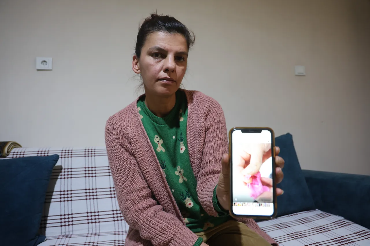 Oyun hamurunun içinden çıkanlar hayrete düşürdü! Çocuğun eli kanadı