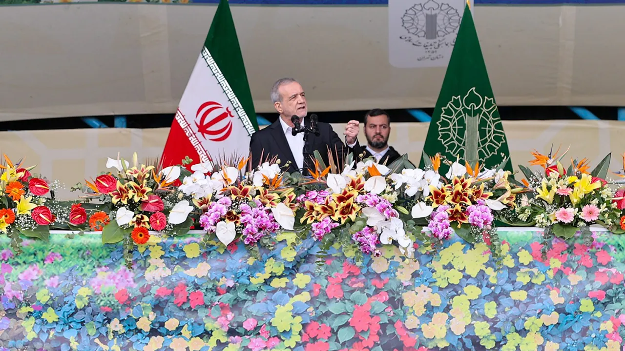 İran’da devrimin 47’nci yıl dönümü dolayısıyla başkent Tahran’da yürüyüş yapıldı. Cumhurbaşkanı Mesud Pezeşkiyan “Boyun eğmeyeceğiz” dedi.