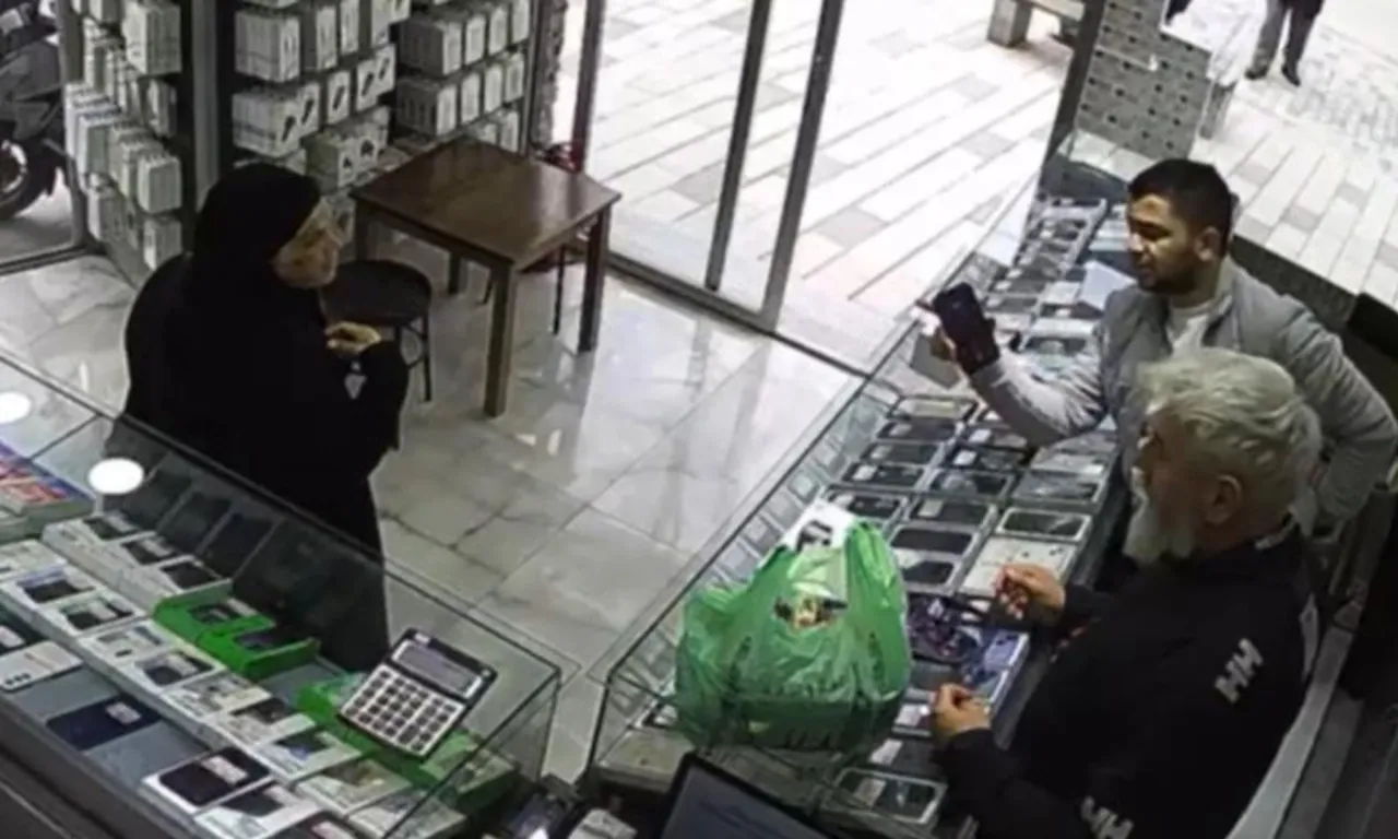 Yüzü dövmeli kadının suçlamalarına cevap… Ailesiyle tehdit edip para istemiş!