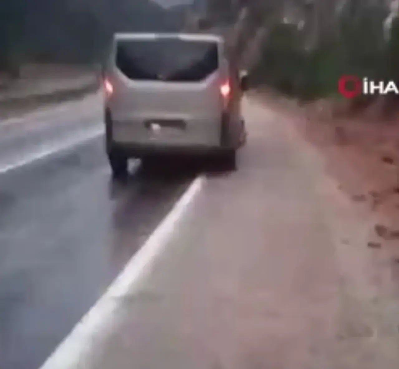 4 öğretmene mezar olan yer yine korkuttu