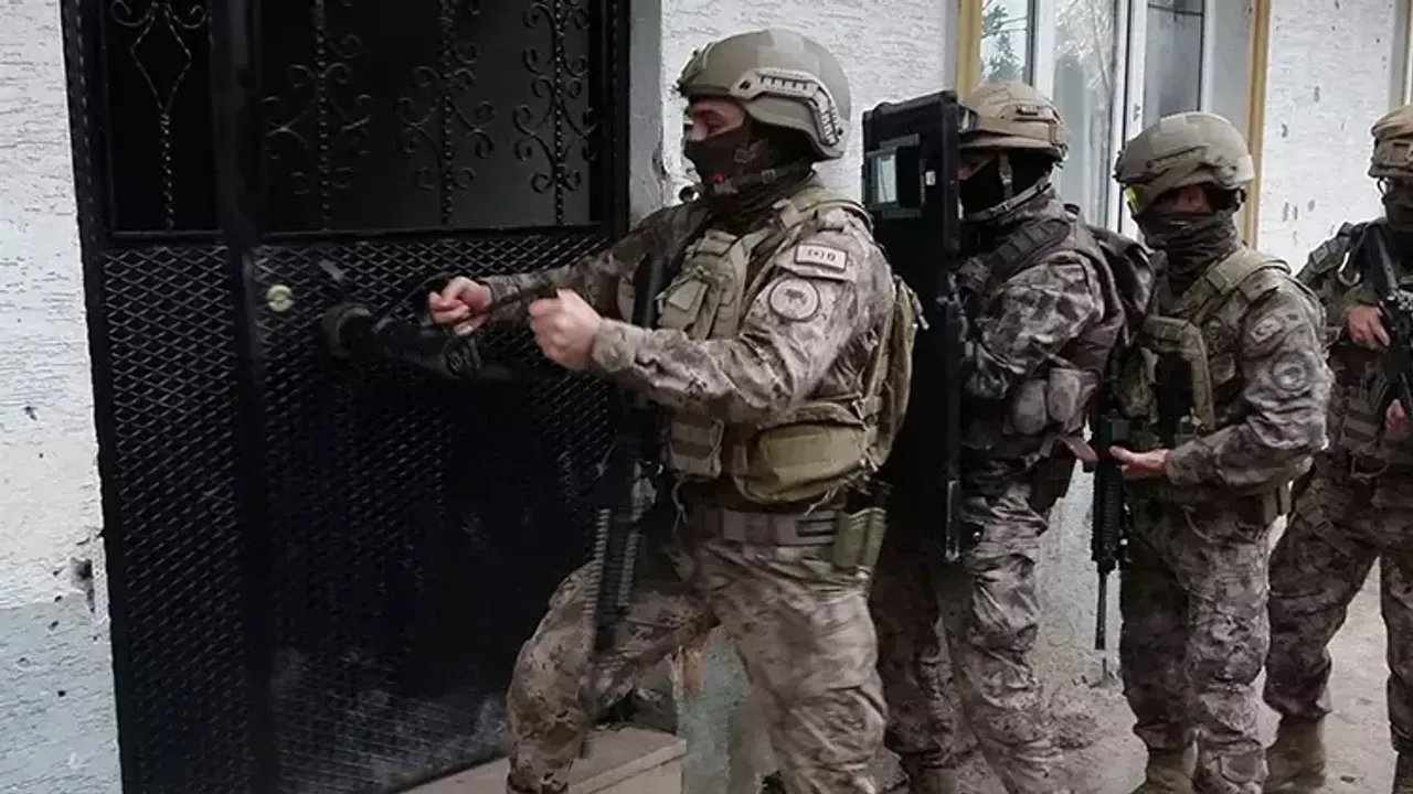 Alanya'da 45 adrese eş zamanlı uyuşturucu operasyonu: Çok sayıda gözaltı var