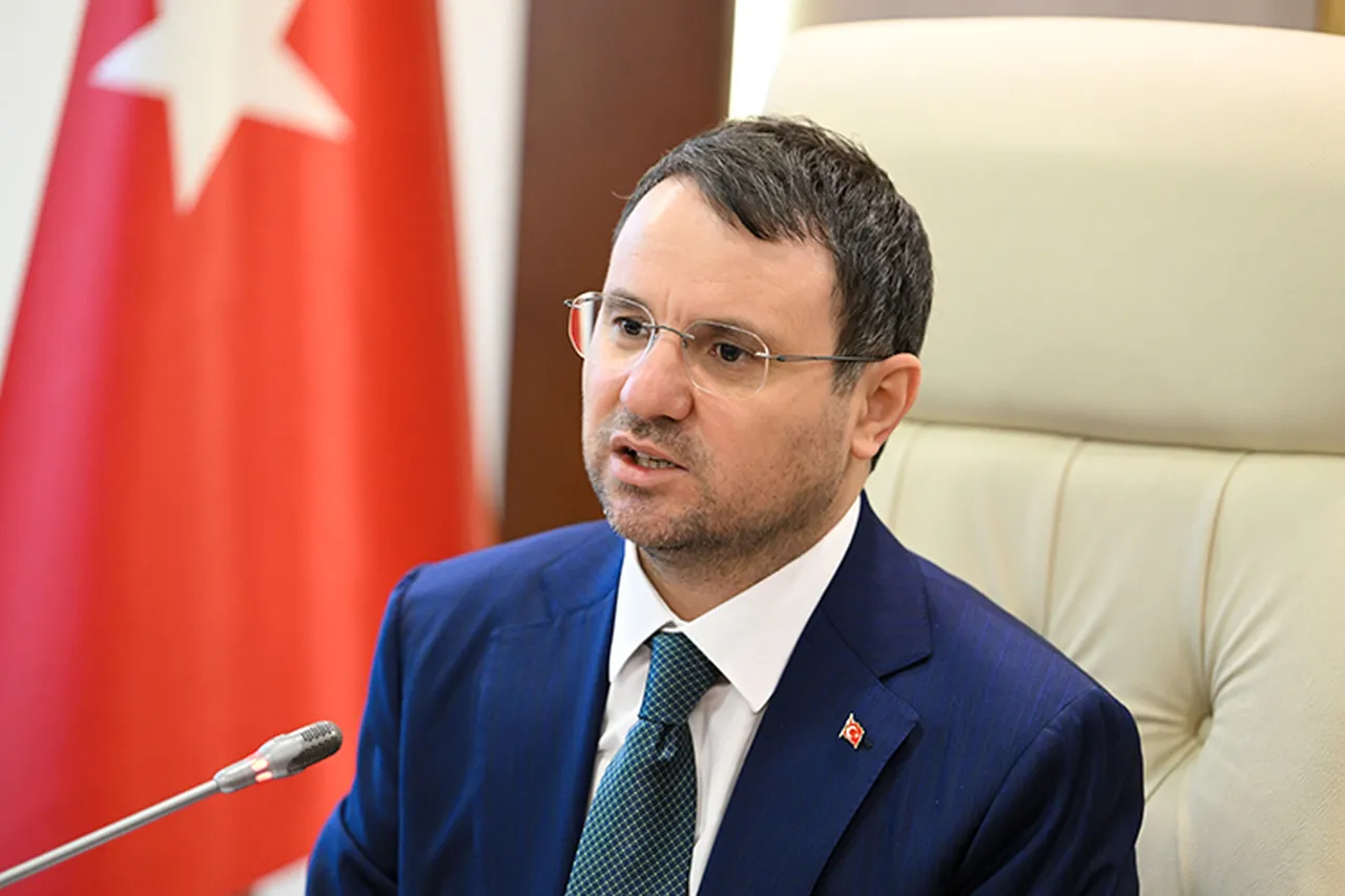 Bakan Gürlek TBMM'de yaşananları anlattı! Önce tokalaşma sonra kürsü işgali