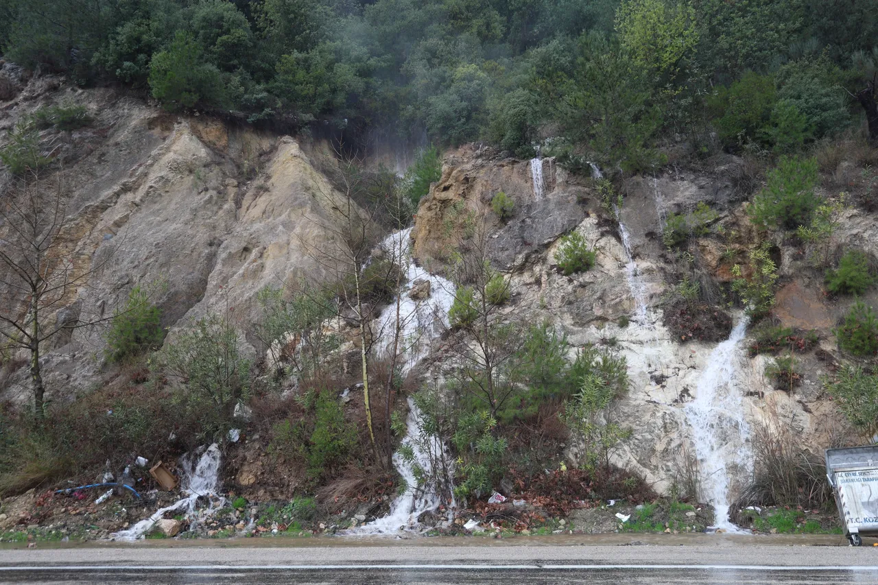 Doğaya ‘can suyu’ sağanakla geldi: Kozan’da kuruyan kaynaklar yeniden canlandı
