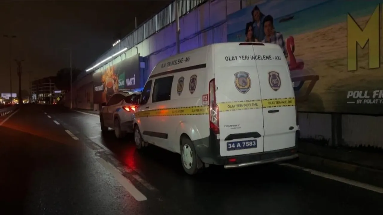 İstanbul'da feci kaza! Motosiklet temizlik aracının altına girdi: 2 ölü