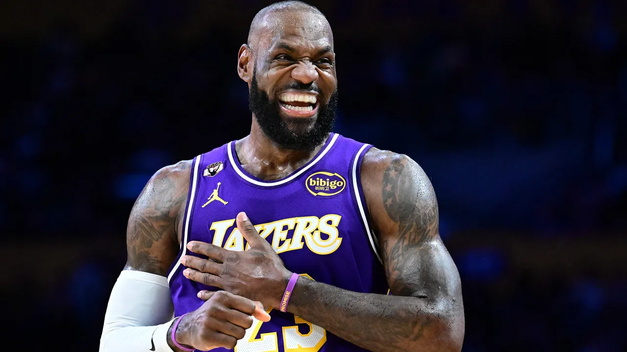 LeBron James'ten triple-double: 41 yaşında NBA tarihine geçti