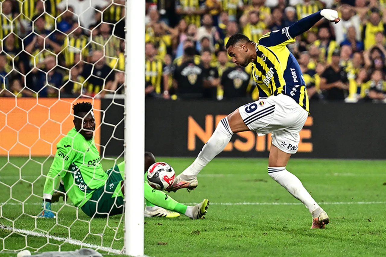 Fenerbahçe, Süper Lig'in 5'inci haftasında Trabzonspor'u Youssef En-Nesyr'nin golüyle  1-0 mağlup etmişti.