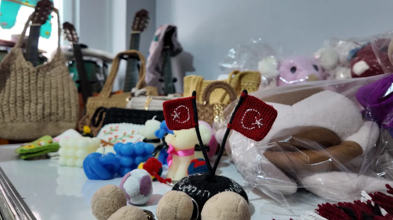 Şırnak’ta el emeği ürünler satışa sunuldu, sergilenen ürünler aile bütçesine katkı sağlıyor