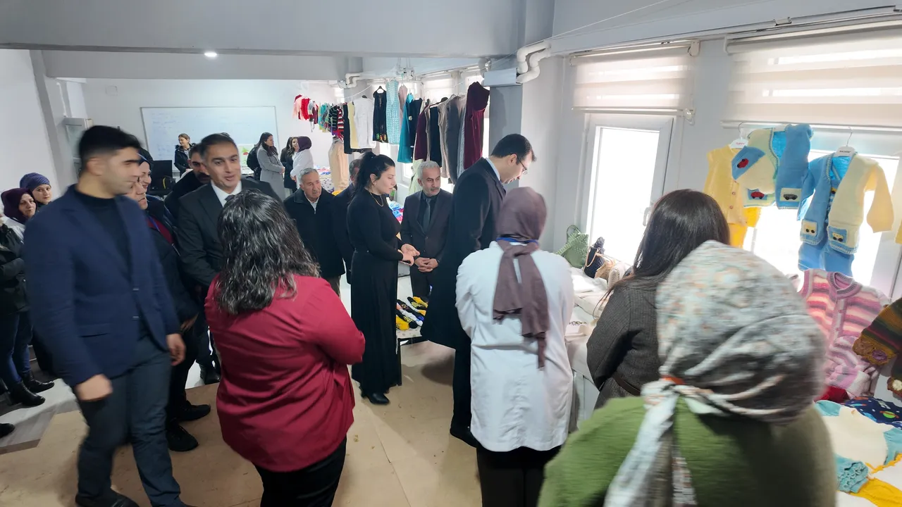 Şırnak’ta el emeği ürünler satışa sunuldu, sergilenen ürünler aile bütçesine katkı sağlıyor