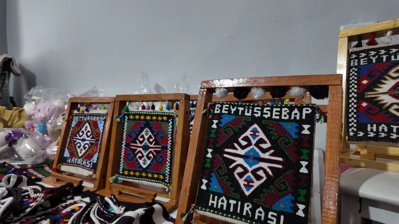 Şırnak’ta el emeği ürünler satışa sunuldu, sergilenen ürünler aile bütçesine katkı sağlıyor