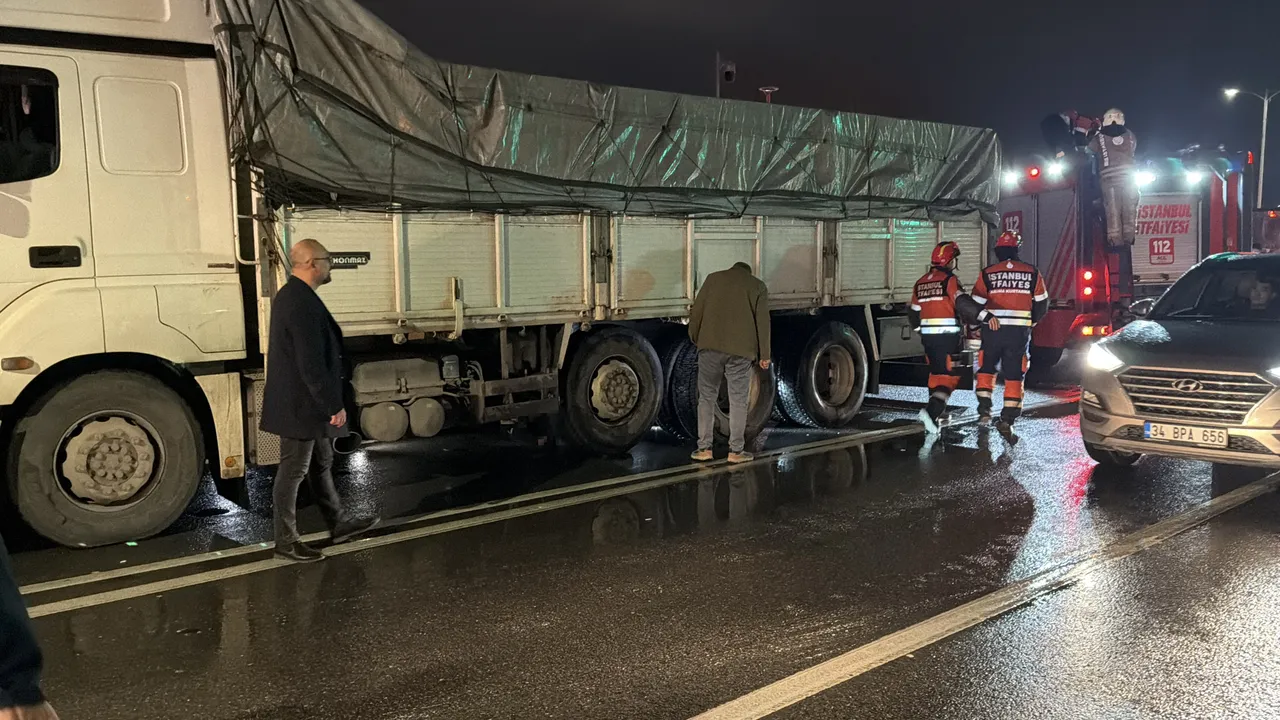 Üsküdar Paşa Limanı Caddesi'nde feci kaza! 60 yaşındaki kadın kamyonun altında kaldı