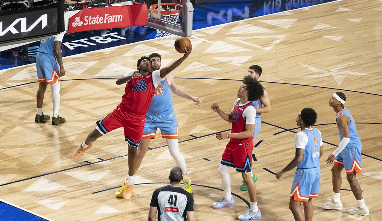 Vince Carter'ın yönettiği takım Team Vince oyuncusu Derik Queen