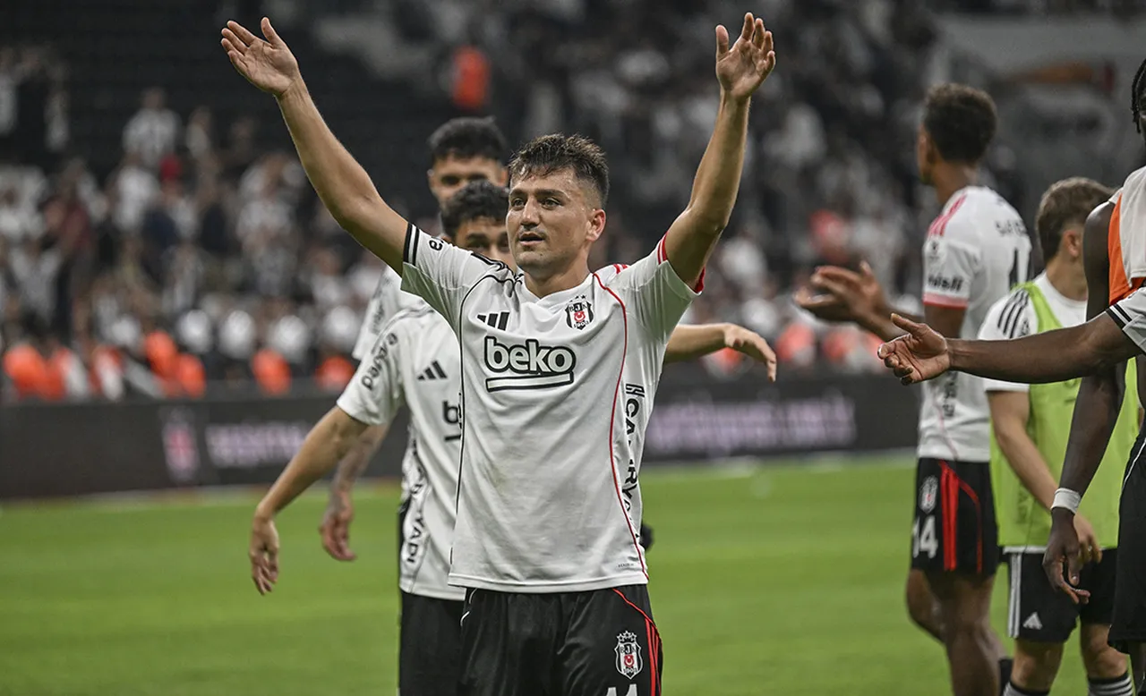 Süper Lig'in 5'inci haftasında Beşiktaş, Cengiz Ünder'in uzatma dakikalarında attığı golle Başakşehir'i 2-1 yenmişti.
