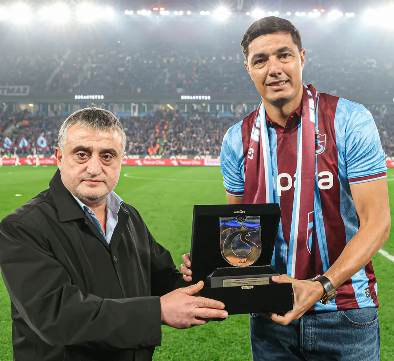 Oscar Cardozo'ya plaket