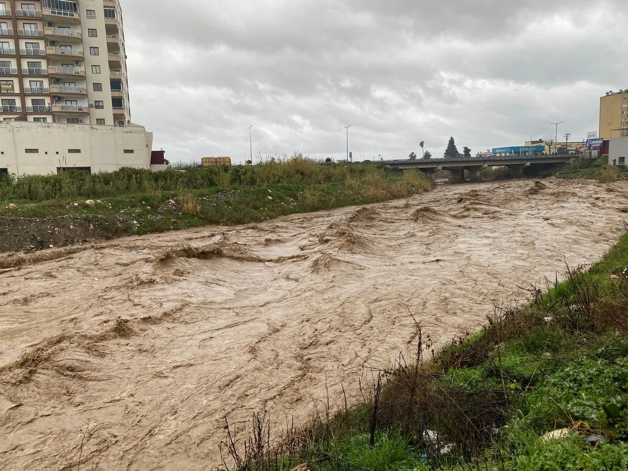 Ege ve Akdeniz sular altında: Yağmur yıkıp geçti