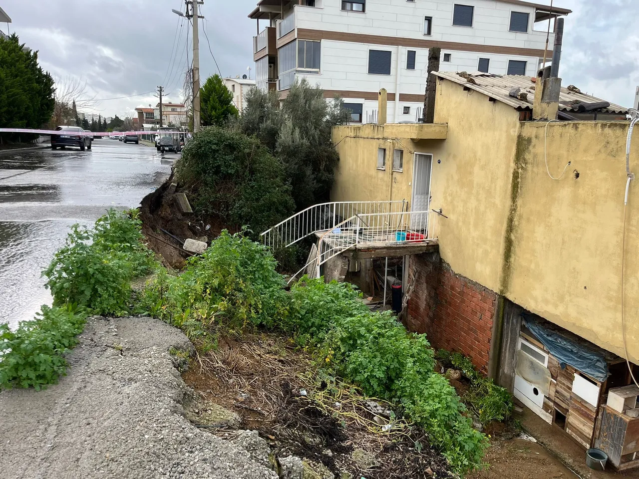 Ege ve Akdeniz sular altında: Yağmur yıkıp geçti