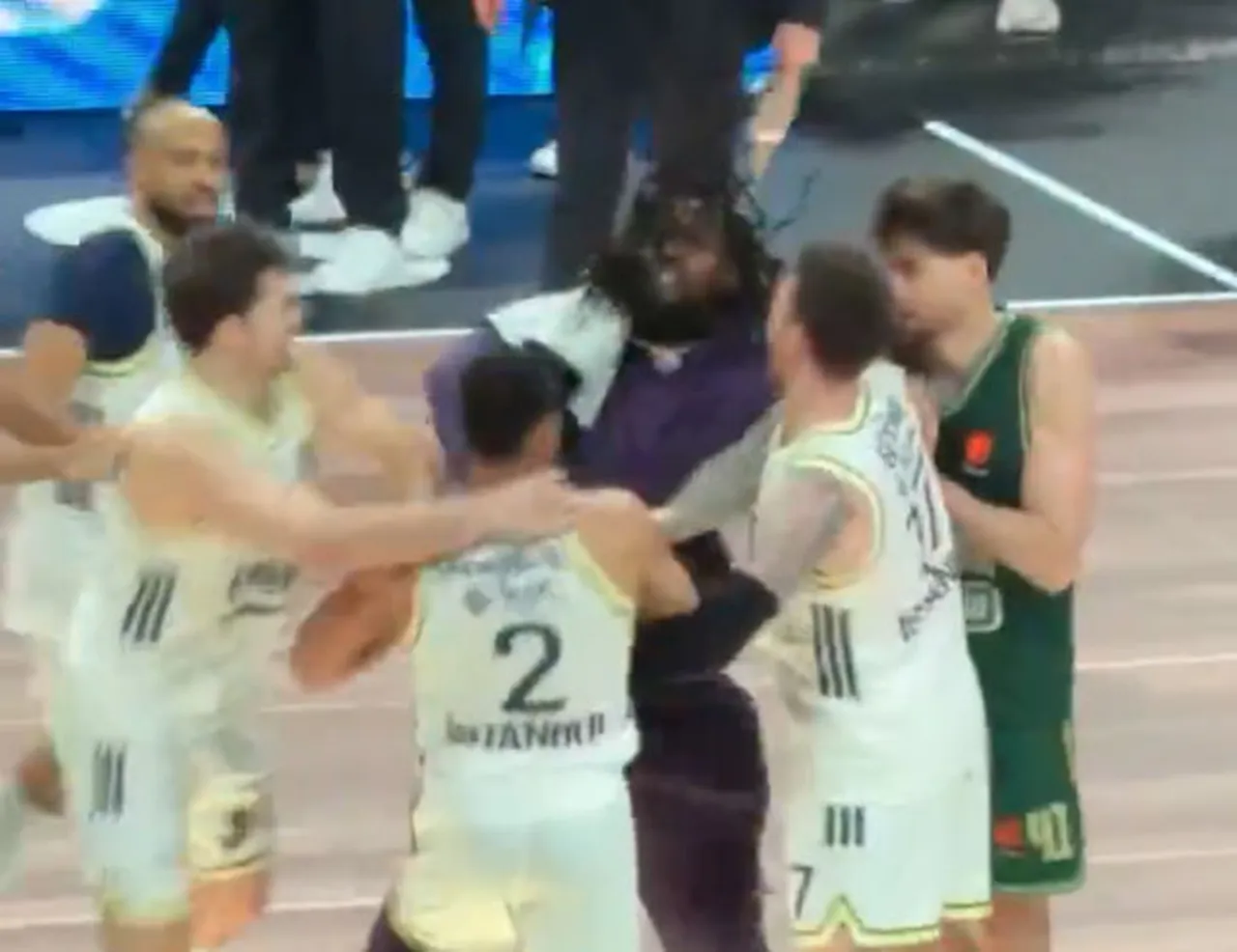 Lessort'un, Baldwin'e saldırdığı an