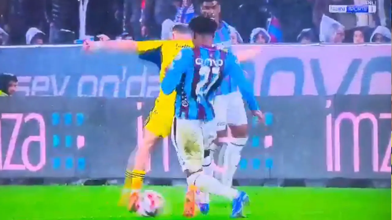 Kerem Aktürkoğlu'nun faul beklediği pozisyon