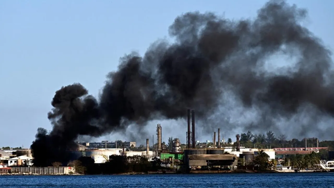 Küba’nın en büyük ikinci petrol rafinerisinde yangın!