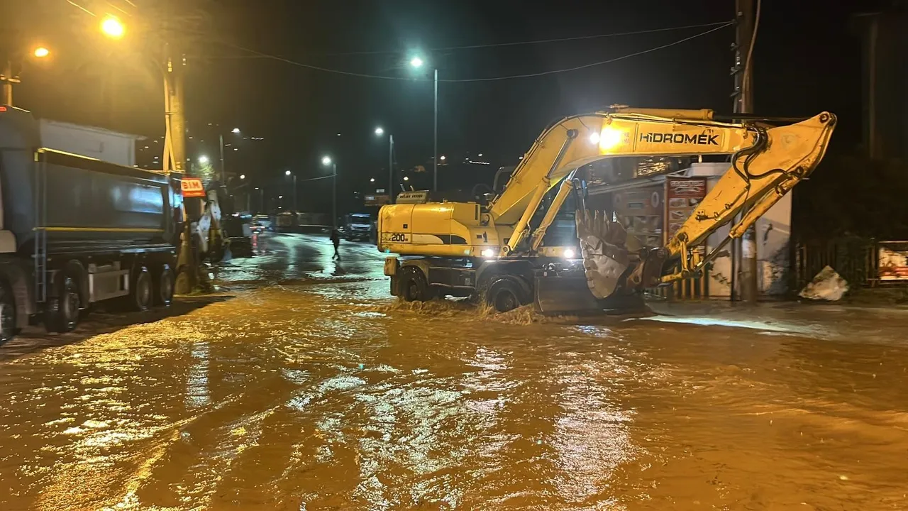 Metrekareye 74 kilo yağış düştü, baraj sınırını aştı: Alanya’da yüzlerce kişi tahliye edildi