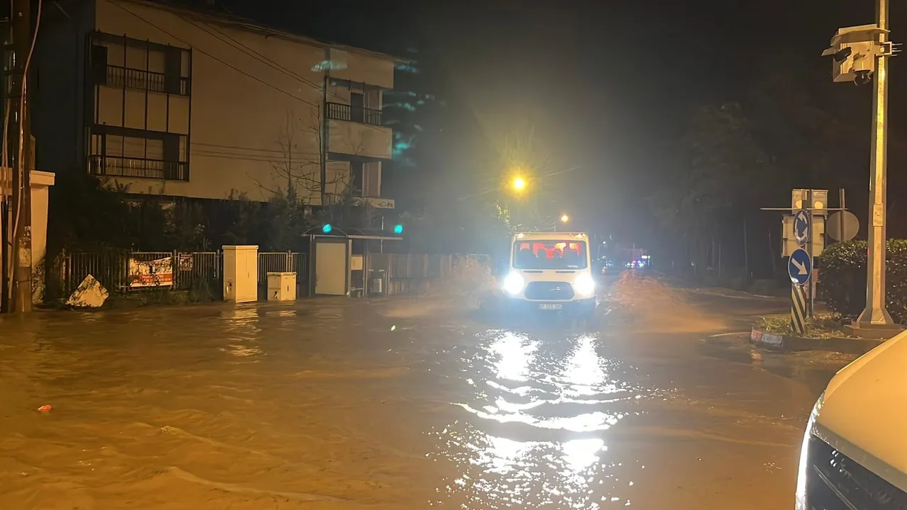 Metrekareye 74 kilo yağış düştü, baraj sınırını aştı: Alanya’da yüzlerce kişi tahliye edildi