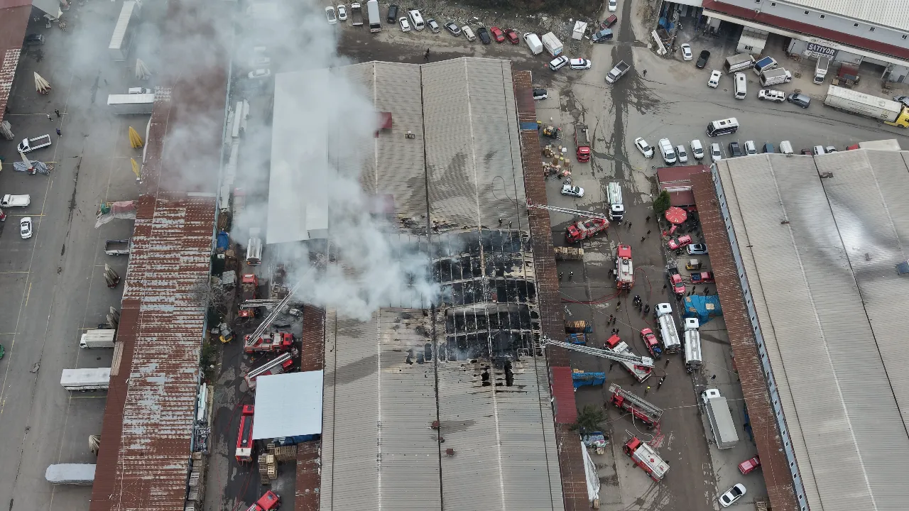 Ordu'da korkutan depo yangını! 2 saatlik müdahale ile söndürüldü