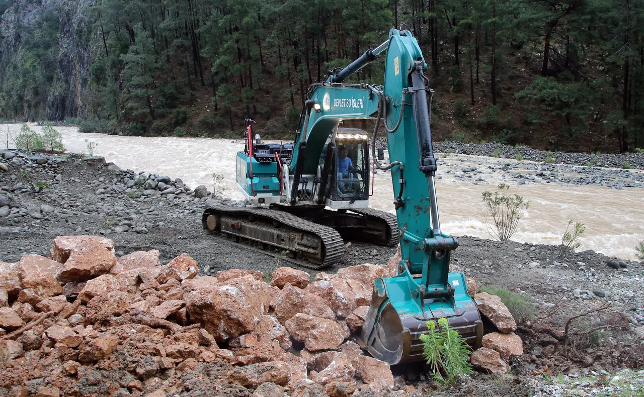 Seraların sadece çatıları görünüyor! Antalya ve Muğla'da felaketin boyutu kamerada