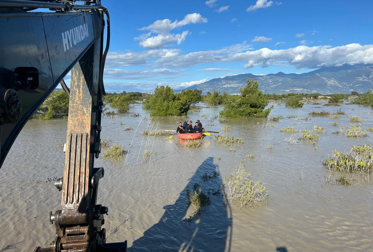 Seraların sadece çatıları görünüyor! Antalya ve Muğla'da felaketin boyutu kamerada