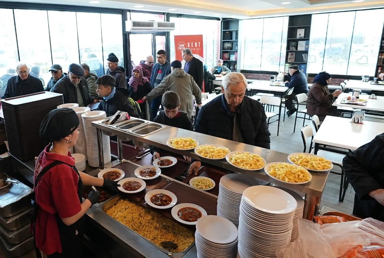 4 çeşit yemek 75 TL Bir belediyeden daha Kent Lokantası