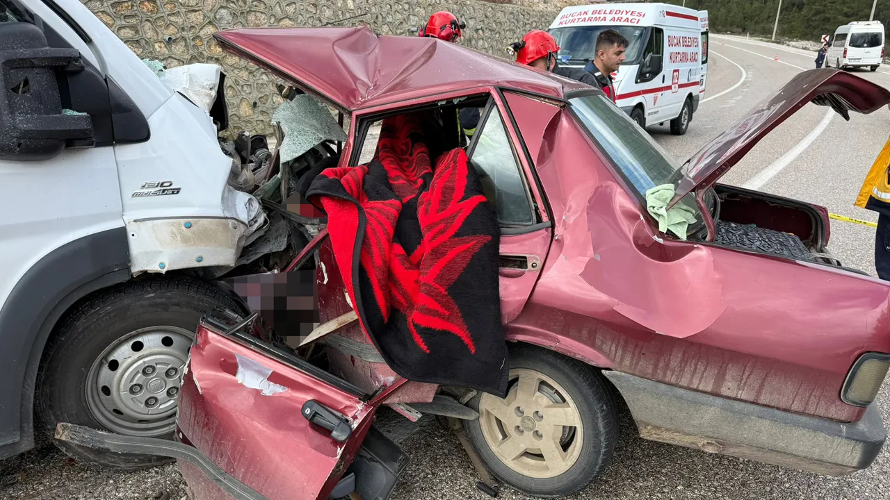 Burdur'da feci kaza: 2 kişi can verdi, 4 kişi yaralandı