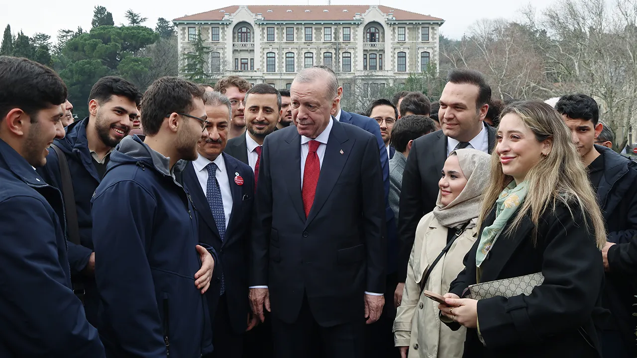 CHP'nin "AK Gençlik' çıkışı gündem oldu! Cumhurbaşkanı Erdoğan'ı Boğaziçi Üniversitesi'nde kim karşıladı?