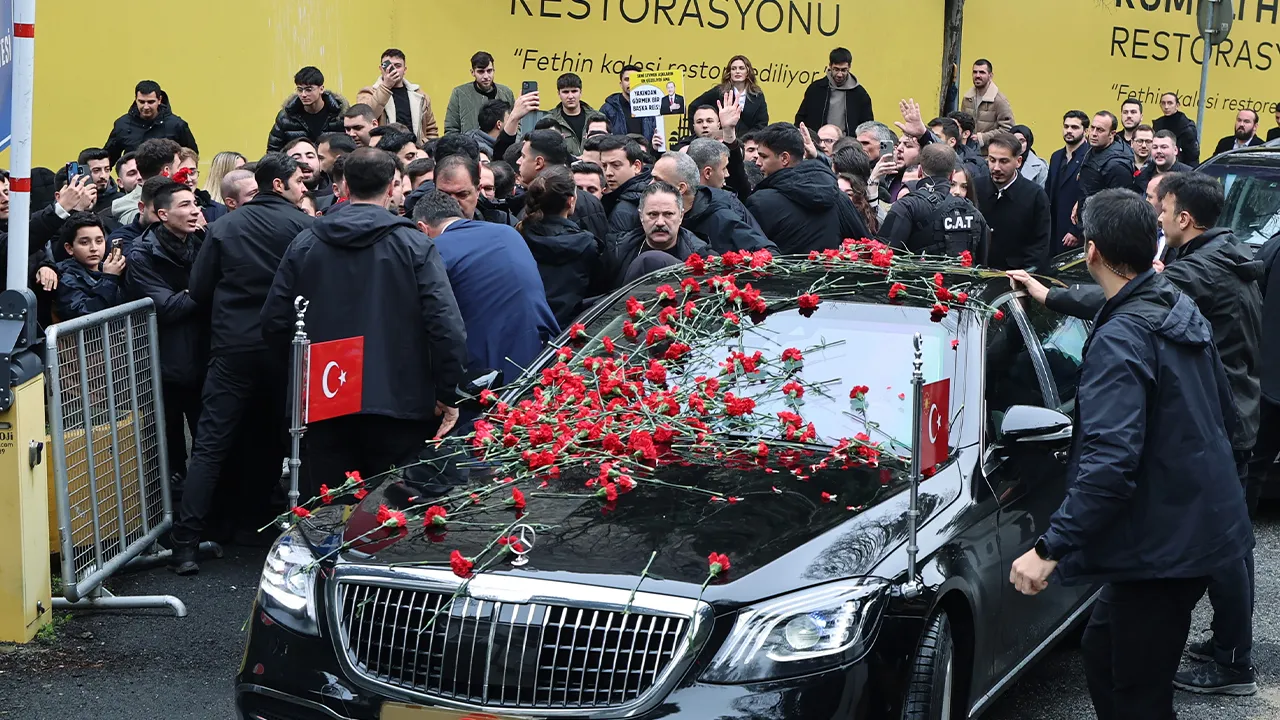 CHP'nin "AK Gençlik' çıkışı gündem oldu! Cumhurbaşkanı Erdoğan'ı Boğaziçi Üniversitesi'nde kim karşıladı?