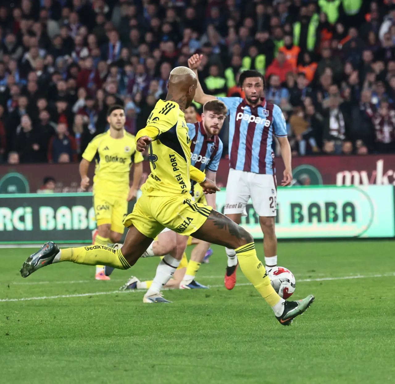 21 golle takımının en golcü oyuncusu olan Talisca, tüm kulvarlarda 35 kez sarı-lacivertli formayı terletti