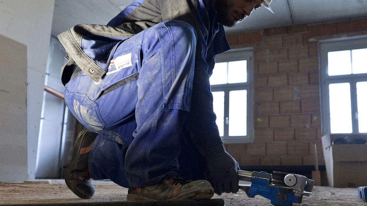 Gündüz vakti gizemli sıvı ile banka soydular! 14 kasa birden patladı!