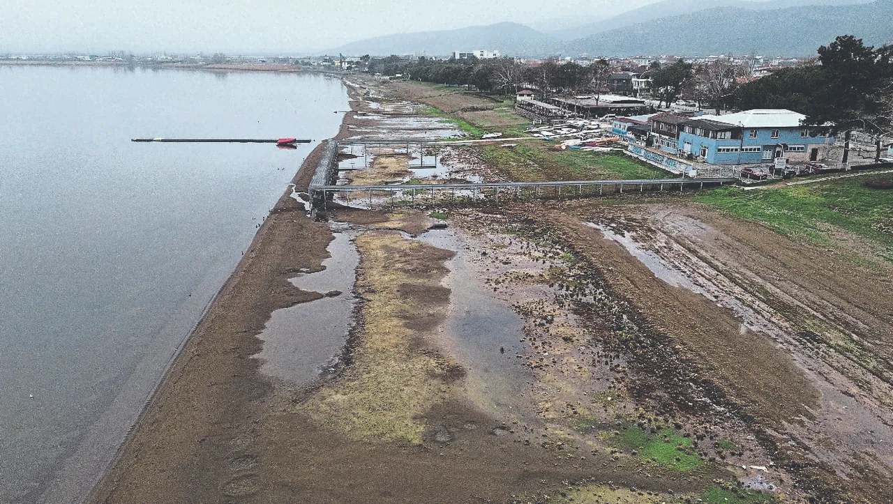 Her yer taşıyor İznik kuruyor