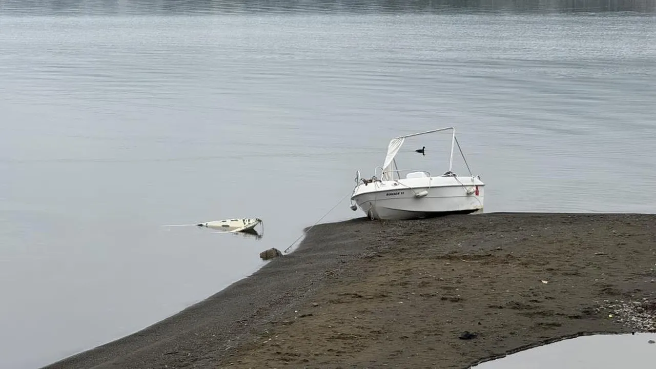 İznik Gölü'nde korkutan görüntü! Yağış da yetmedi, çekilme devam ediyor