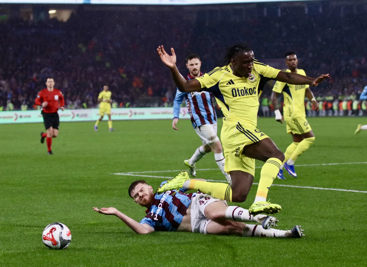 Usta yazarlar dev maçı kaleme aldılar: Şampiyonluk hiç olmadığı kadar yakın