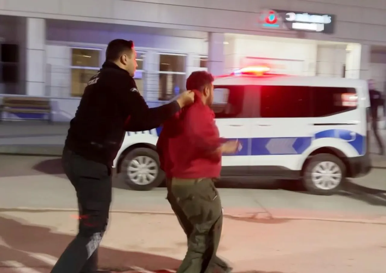 Aksaray'da ilginç olay! Yaralılar sedyeden atlayıp gazetecilere saldırdı