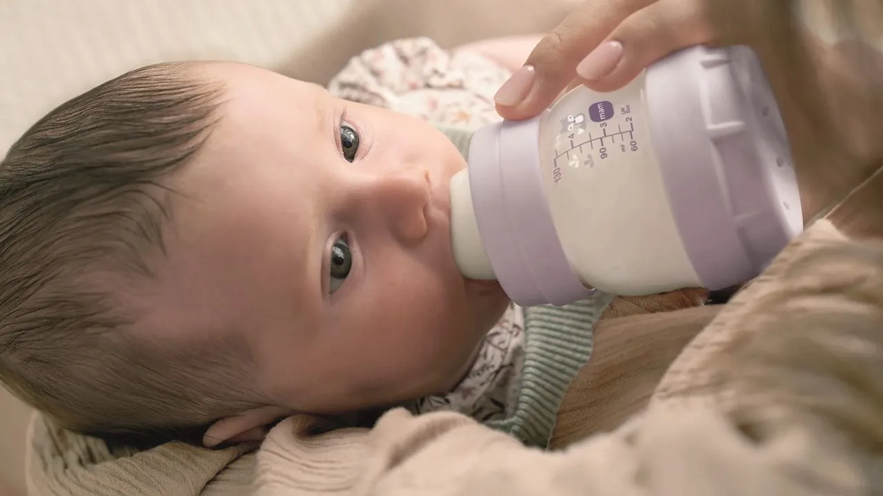 Bebek sütü alanlar dikkat! Aptamil ve Bebelac mamaları neden geri çağrılıyor? 