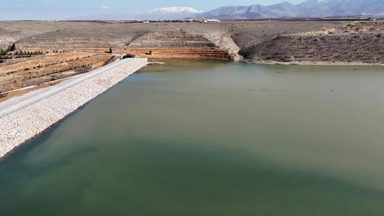 Doluluk oranı maksimum seviyeye ulaştı! Sultansuyu Barajı’nda kapak açıldı